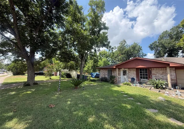 Photo 3 of Sale Pending at 3715 Blalock Rd, Houston, TX 77080 | MLS# 59549592 | Listing updated on 2026-09-12