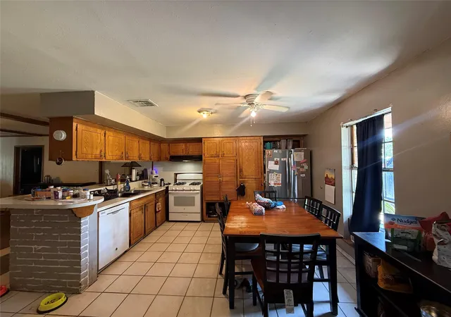 Photo 3 of Sale Pending at 3715 Blalock Rd, Houston, TX 77080 | MLS# 59549592 | Listing updated on 2026-10-05