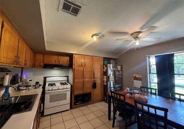 Photo 4 of Sale Pending at 3715 Blalock Rd, Houston, TX 77080 | MLS# 59549592 | Listing updated on 2026-10-05
