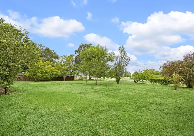 13th image of 945 N Lake Ave, Eagle Lake, TX 77434 | MLS# 52914529