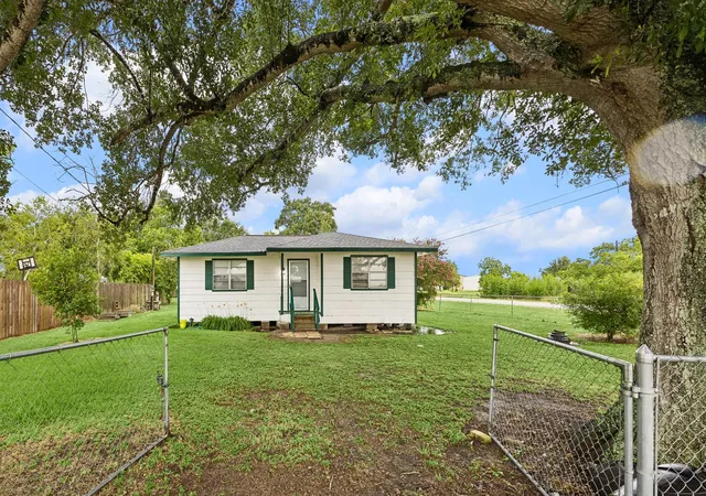 1st image of 945 N Lake Ave, Eagle Lake, TX 77434 | MLS# 52914529