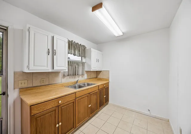 3rd image of 945 N Lake Ave, Eagle Lake, TX 77434 | MLS# 52914529
