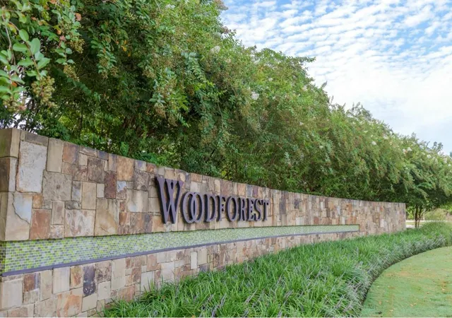 Photo 2 of Townhouse for sale at 417 E Coralburst Loop, Montgomery, TX 77316 | MLS# 6901571 | Listing updated on 2026-09-05