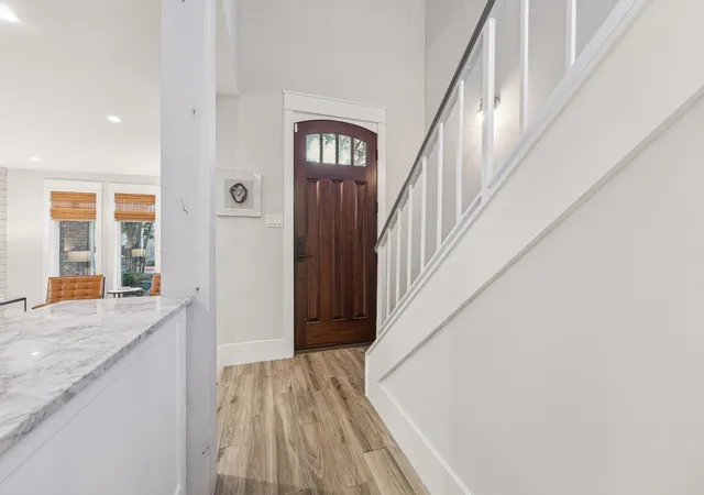 Photo 3 of Townhouse for sale at 1266 Fountain View Dr #174, Houston, TX 77057 | MLS# 54097670 | Listing updated on 2026-10-06