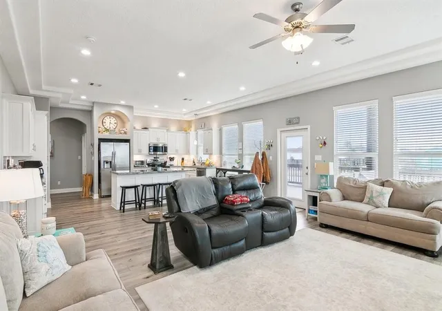 5th image of 945 Gulfview Dr, Port Bolivar, TX 77650 | MLS# 79810275