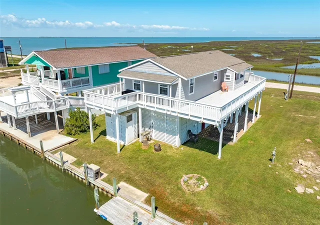 3rd image of 707 Pompano Ln, Freeport, TX 77541 | MLS# 89674689
