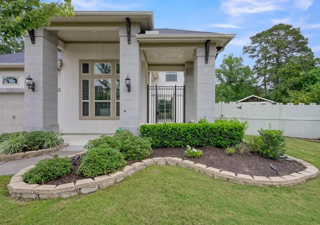 Homes for sale in Conroe, TX | 10402 Lake Palmetto Dr, Conroe, TX 77385 | MLS# 75840467