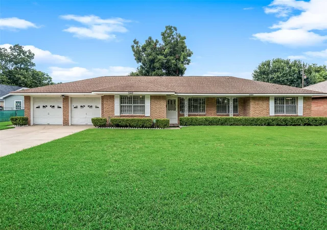 1st image of 903 E Spreading Oak Dr, Houston, TX 77076 | MLS# 18915966