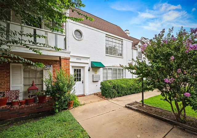 Photo 1 of Condo for sale at 2501 Marilee Ln #4, Houston, TX 77057 | MLS# 69552894 | Listing updated on 2026-08-28