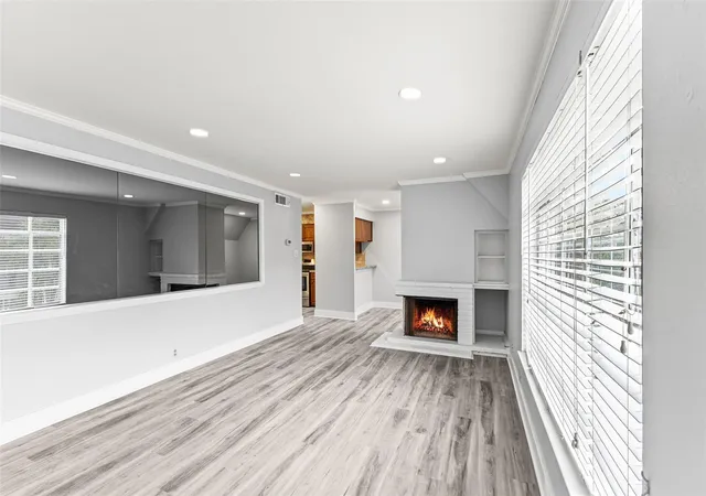 Listing Photo 4 - Condo for sale in building located at 2501 Marilee Ln, Houston, TX 77057 - Unit #4