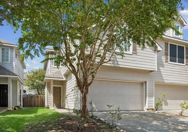 Photo 2 of Single family home for sale at 6051 Yorkglen Manor Ln, Houston, TX 77084 | MLS# 8105415 | Listing updated on 2026-08-27