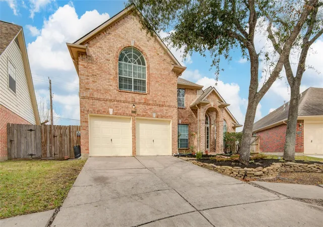 Photo 3 of Sale Pending at 1427 Basswood Springs Ct, Houston, TX 77062 | MLS# 58315227 | Listing updated on 2026-09-01