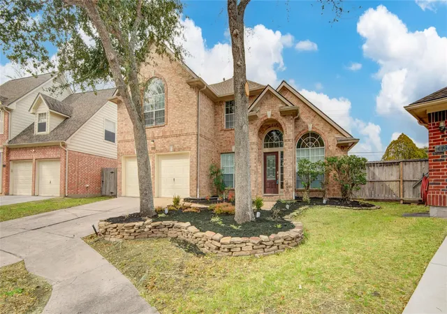 Photo 3 of Sale Pending at 1427 Basswood Springs Ct, Houston, TX 77062 | MLS# 58315227 | Listing updated on 2026-09-01