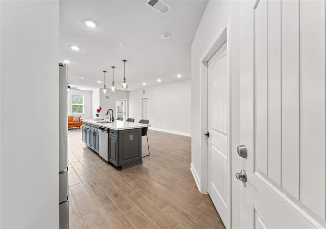 2nd image of 6804 Westview Dr #3103, Houston, TX 77055 | MLS# 65132710