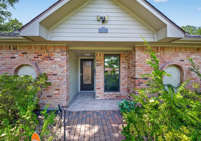 Photo 3 of Sale Pending at 2003 Richvale Ln, Houston, TX 77062 | MLS# 26156217 | Listing updated on 2026-09-04