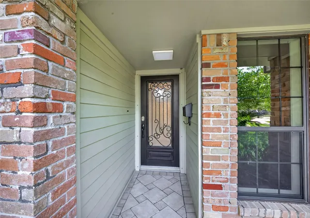 Photo 3 of Sale Pending at 2003 Richvale Ln, Houston, TX 77062 | MLS# 26156217 | Listing updated on 2026-09-04
