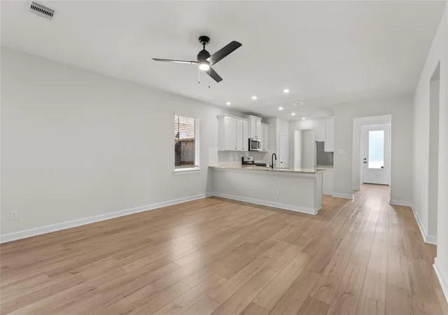 Photo 3 of Single family home for sale at 6167 White Spruce Dr, Conroe, TX 77304 | MLS# 31259620 | Listing updated on 2026-09-20