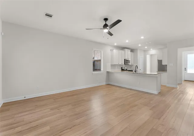 Photo 3 of Single family home for sale at 6167 White Spruce Dr, Conroe, TX 77304 | MLS# 31259620 | Listing updated on 2026-09-20