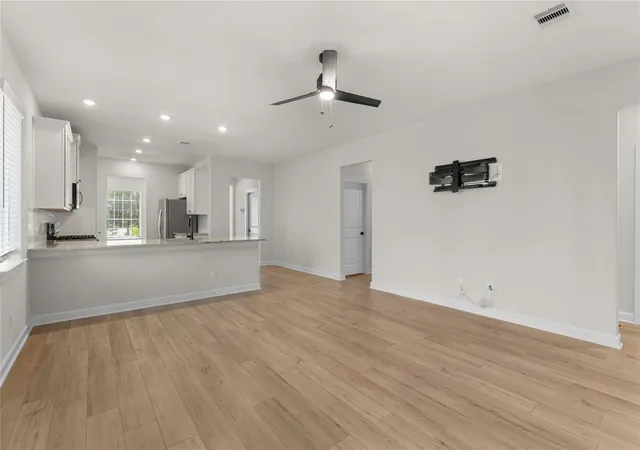 Photo 4 of Single family home for sale at 6167 White Spruce Dr, Conroe, TX 77304 | MLS# 31259620 | Listing updated on 2026-09-20