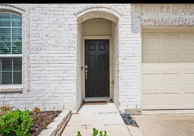Photo 2 of Sale Pending at 214 Water Grass Trl, Clute, TX 77531 | MLS# 14304394 | Listing updated on 2026-09-06