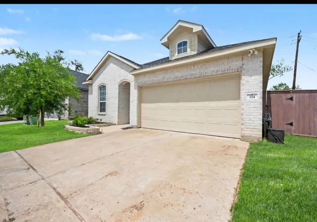 Photo 3 of Sale Pending at 214 Water Grass Trl, Clute, TX 77531 | MLS# 14304394 | Listing updated on 2026-09-06