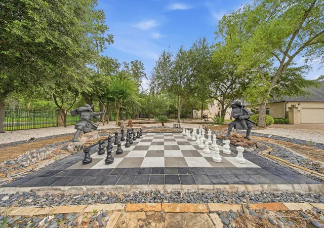4th image of 728 Crestbend Dr, Houston, TX 77042 | MLS# 19800638
