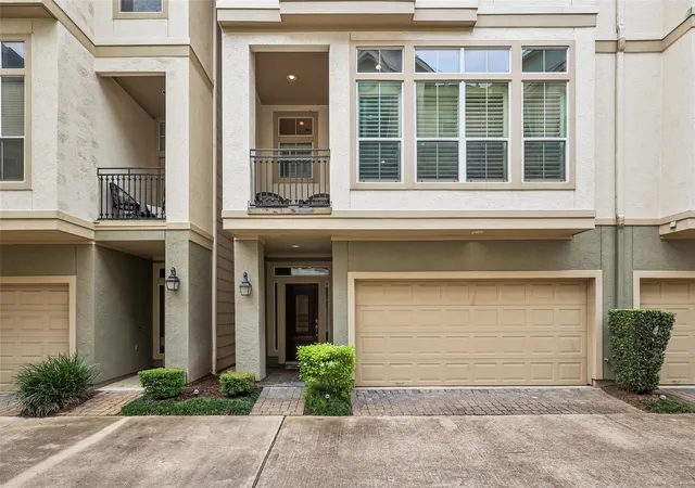 Photo 2 of Sale Pending at 641 Hartman St, Houston, TX 77007 | MLS# 45394105 | Listing updated on 2026-09-04