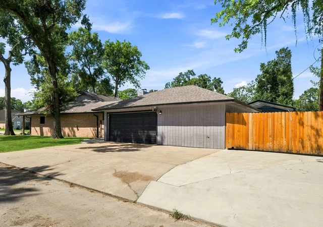 20th image of 9739 Cherokee St, Baytown, TX 77521 | MLS# 97928733