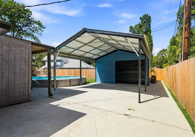 4th image of 9739 Cherokee St, Baytown, TX 77521 | MLS# 97928733