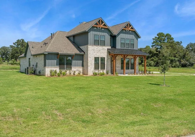 Photo 2 of Sale Pending at 25216 Pleasant Retreat Ct, Montgomery, TX 77356 | MLS# 9734438 | Listing updated on 2026-09-14