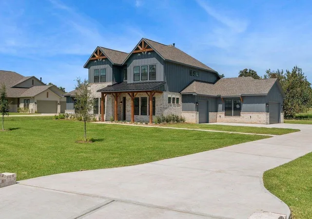 Photo 3 of Sale Pending at 25216 Pleasant Retreat Ct, Montgomery, TX 77356 | MLS# 9734438 | Listing updated on 2026-09-14