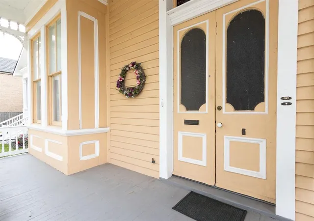 Photo 3 of Single family home for sale at 1209 Sealy St, Galveston, TX 77550 | MLS# 64238600 | Listing updated on 2026-08-28