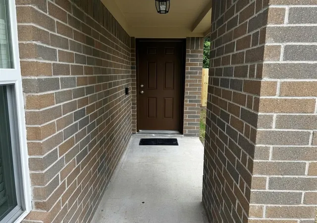 Photo 3 of Single family home for sale at 9949 Kingfisher Dr, Conroe, TX 77385 | MLS# 17763198 | Listing updated on 2026-08-12