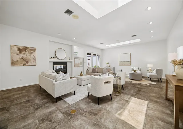 2nd image of 110 Big Hollow Ln, Houston, TX 77042 | MLS# 54223548