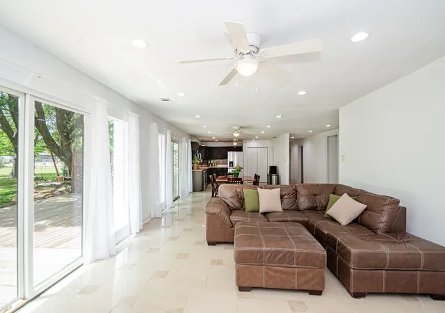 4th image of 6811 Cemetary Rd, Manvel, TX 77578 | MLS# 89141259