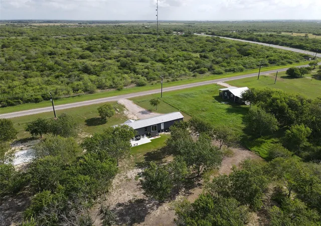 Photo 2 of Single family home for sale at 115 County Rd 314 W, Port Lavaca, TX 77979 | MLS# 26020077 | Listing updated on 2026-08-05