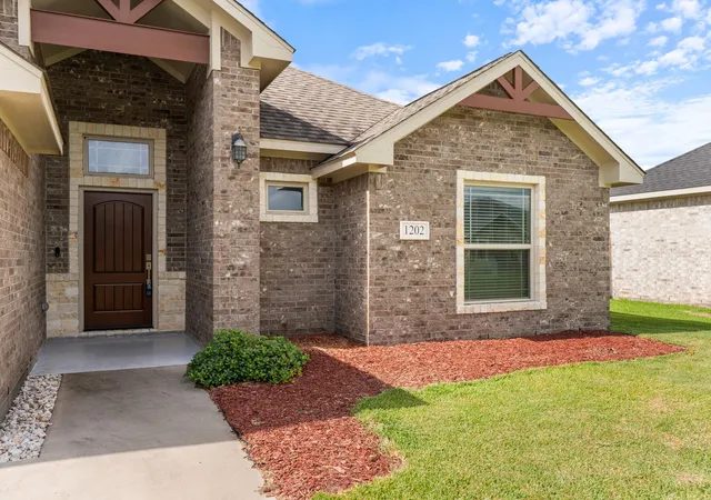 5th image of 1202 Sailfish Dr, Bay City, TX 77414 | MLS# 23876187