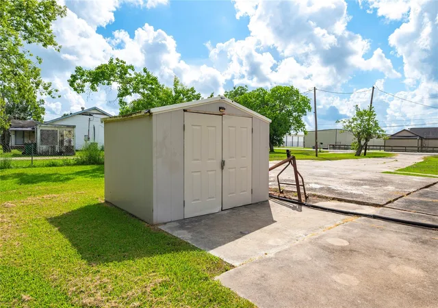 Homes for sale in Alvin, TX | 1857 County Road 99, Alvin, TX 77511 | MLS# 26650501
