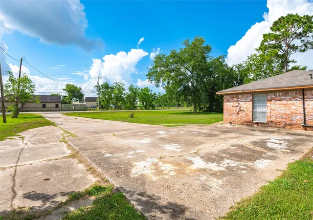 5th image of 1857 County Road 99, Alvin, TX 77511 | MLS# 26650501