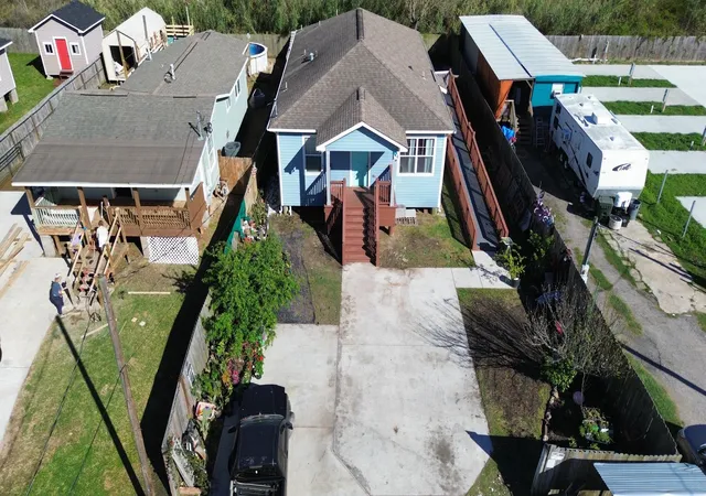 23rd image of 771 10th St, Dickinson, TX 77539 | MLS# 49668351