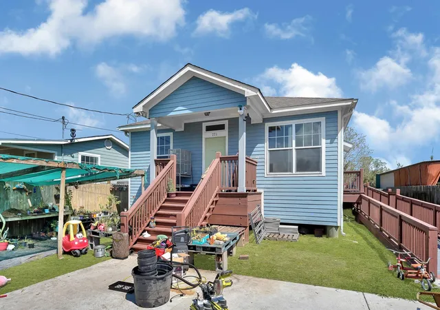 2nd image of 771 10th St, Dickinson, TX 77539 | MLS# 49668351