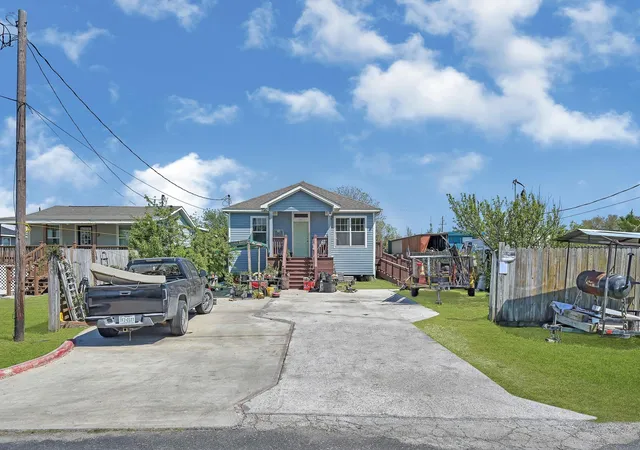 4th image of 771 10Th St, Dickinson, TX 77539 | MLS# 49668351