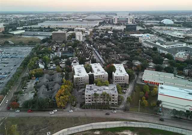 17th image of 2209 S Braeswood Blvd E #32C, Houston, TX 77030 | MLS# 51764101