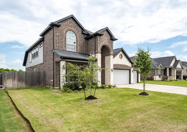 Photo 2 of Single family home for sale at 11919 Champions Forest Dr, Dayton, TX 77535 | MLS# 20909891 | Listing updated on 2026-08-23