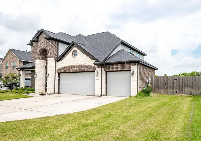 Photo 2 of Single family home for sale at 11919 Champions Forest Dr, Dayton, TX 77535 | MLS# 20909891 | Listing updated on 2026-08-23