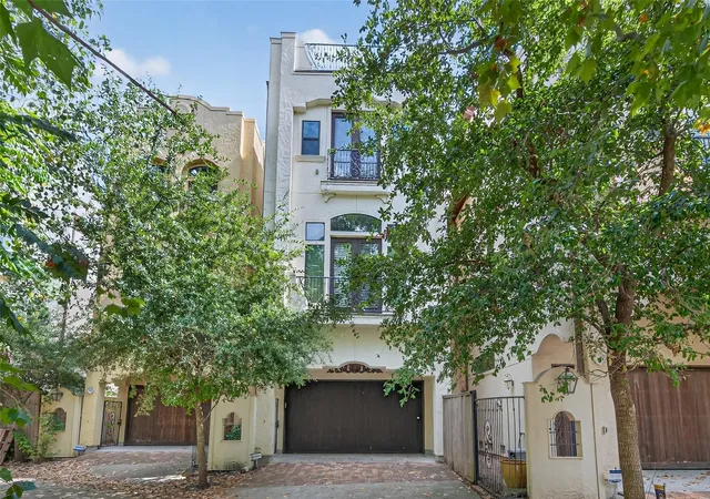 Photo 2 of Single family home for sale at 1821 W 24th Street, Houston, TX 77008 | MLS# 59457679 | Listing updated on 2026-09-19