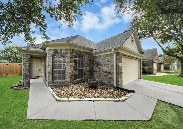 Photo 2 of Single family home for sale at 18318 Grove Brk Ln, Cypress, TX 77429 | MLS# 88238188 | Listing updated on 2026-09-15