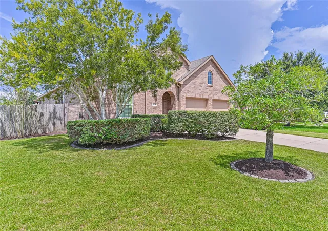 Photo 3 of Sale Pending at 6158 Flint Ct, League City, TX 77573 | MLS# 13029731 | Listing updated on 2026-09-01