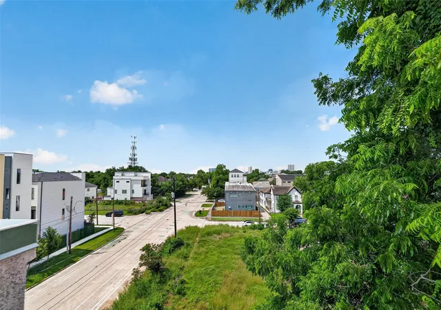 26th image of 2118 Holman St, Houston, TX 77004 | MLS# 95474291