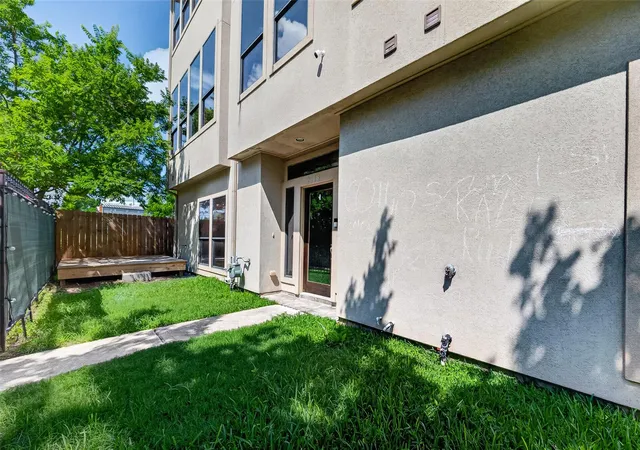 2nd image of 2118 Holman St, Houston, TX 77004 | MLS# 95474291